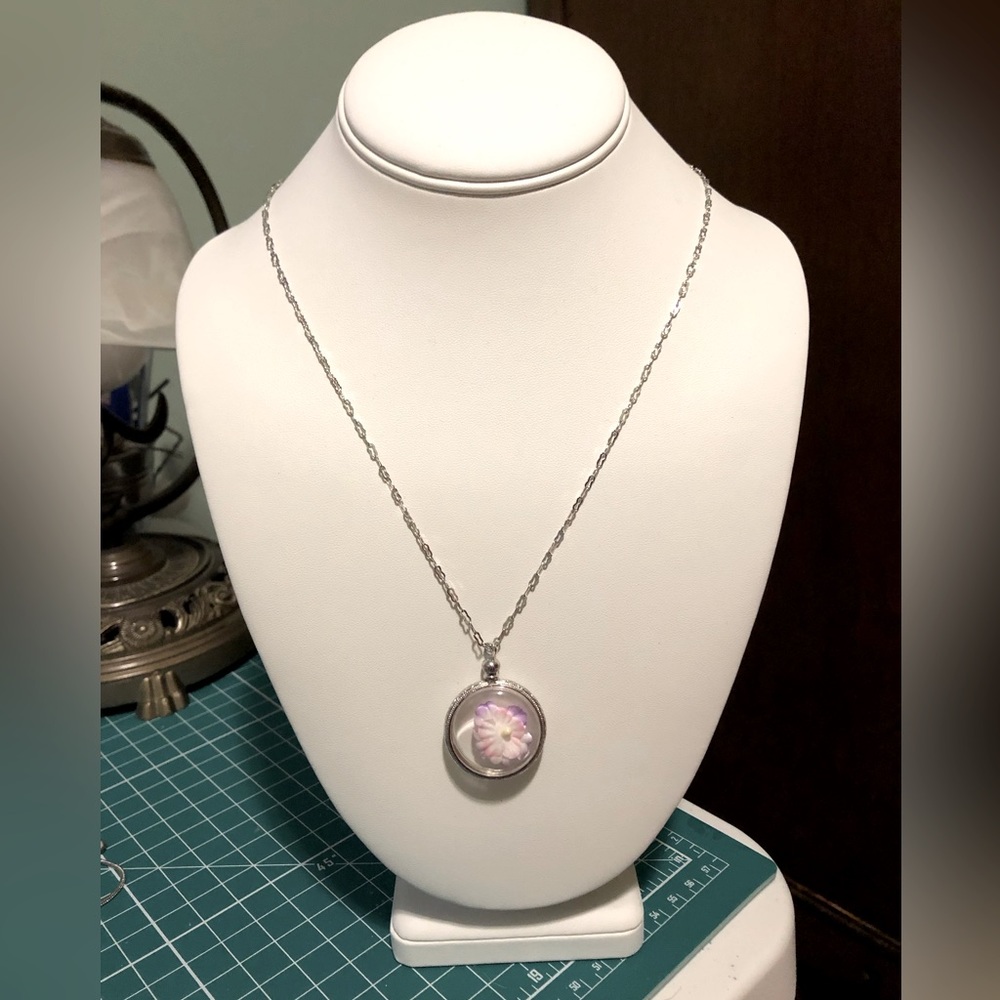 Vintage Avon flower necklace